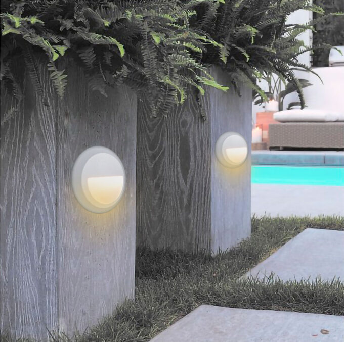 Luminaria LED para sobreponer en muro, de uso en exterior ML7402 Illux